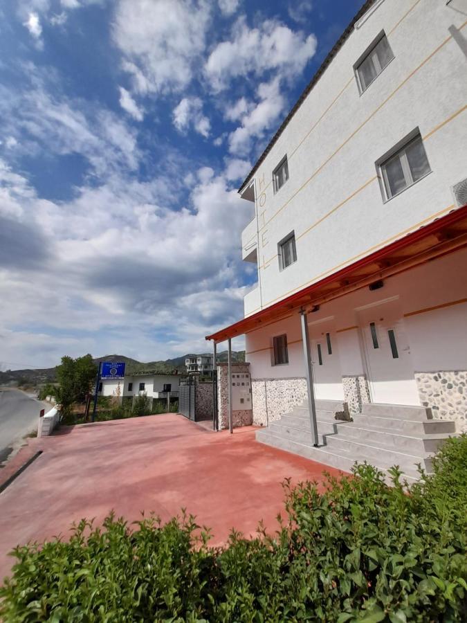 Hotel Apostoli Përmet Exteriör bild