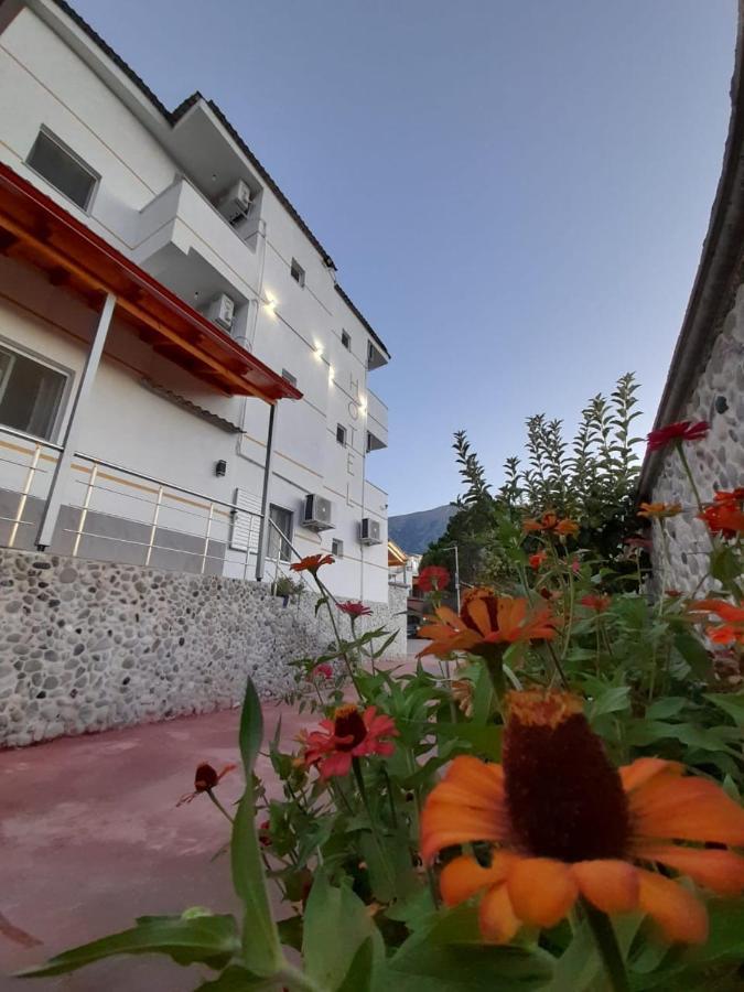 Hotel Apostoli Përmet Exteriör bild